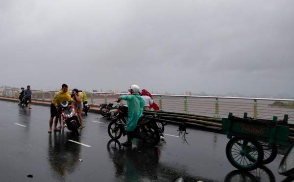 Hình ảnh Đà Nẵng "liêu xiêu" trước cơn bão số 3 11