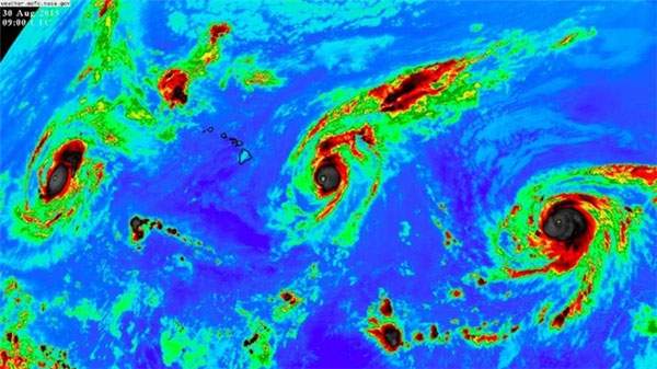 Ba cơn bão nhiệt đới cực hiếm xuất hiện cùng lúc trên Thái Bình Dương 3