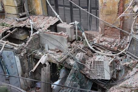 Hình ảnh tòa biệt thự Pháp cổ đổ sập, "nát vụn" 3