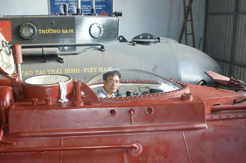 Ngắm tàu ngầm gắn máy tính dẫn đường của doanh nhân Thái Bình 4