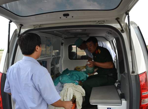 Thủy phi cơ đưa bệnh nhân từ đảo Trường Sa Lớn về đất liền cấp cứu 3