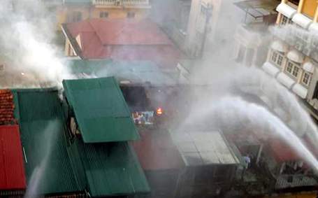 Hà Nội: Hỏa hoạn tại khu tập thể cũ trên phố Trần Quốc Toản 4