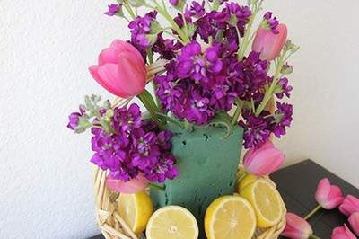 Cách cắm giỏ hoa để bàn màu tím cho cuối tuần lãng mạn 3