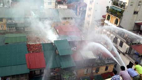 Hà Nội: Hỏa hoạn tại khu tập thể cũ trên phố Trần Quốc Toản 6