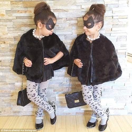 Cặp chị em song sinh 4 tuổi sành điệu nhất Instagram 2