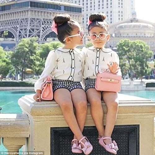 Cặp chị em song sinh 4 tuổi sành điệu nhất Instagram 6