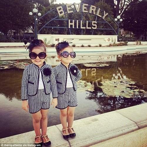 Cặp chị em song sinh 4 tuổi sành điệu nhất Instagram 12