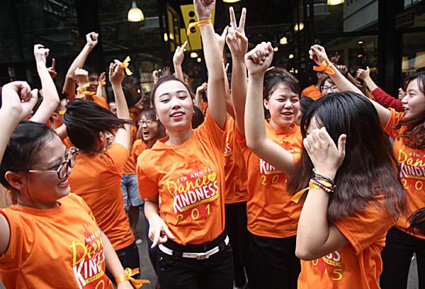 Giới trẻ Hà Nội nhảy flashmob kêu gọi “Sống tử tế” 5