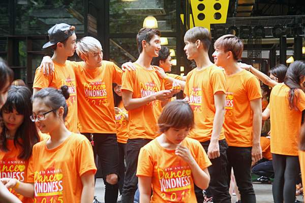 Giới trẻ Hà Nội nhảy flashmob kêu gọi “Sống tử tế” 4