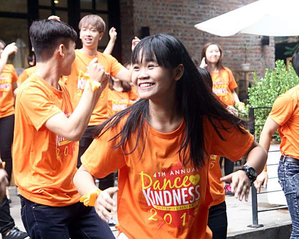 Giới trẻ Hà Nội nhảy flashmob kêu gọi “Sống tử tế” 3