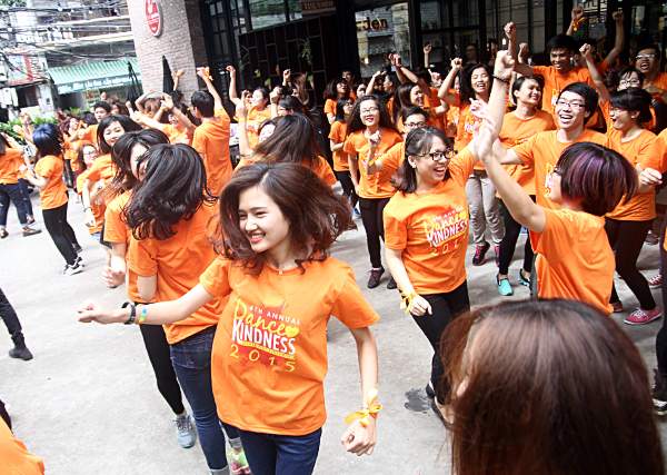 Giới trẻ Hà Nội nhảy flashmob kêu gọi “Sống tử tế” 2