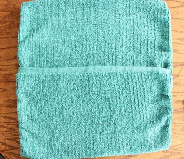 Tự làm gối ôm dập chữ từ khăn mặt cực dễ 4