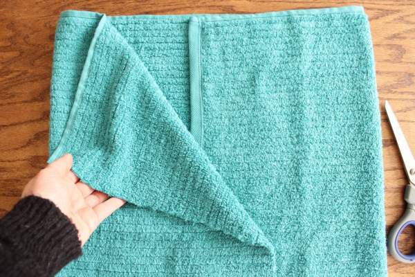 Tự làm gối ôm dập chữ từ khăn mặt cực dễ 3