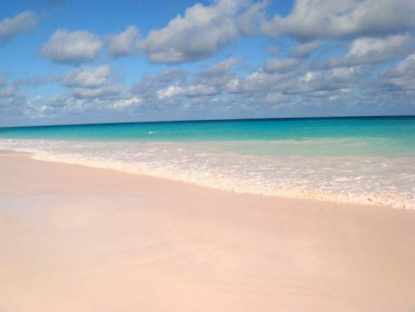 15 bãi biển có màu cát lạ kì 13