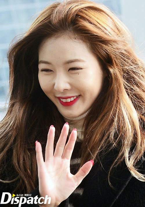 Khuôn mặt tròn xoe vì tăng cân của "mỹ nữ gợi cảm" Hàn Quốc 12