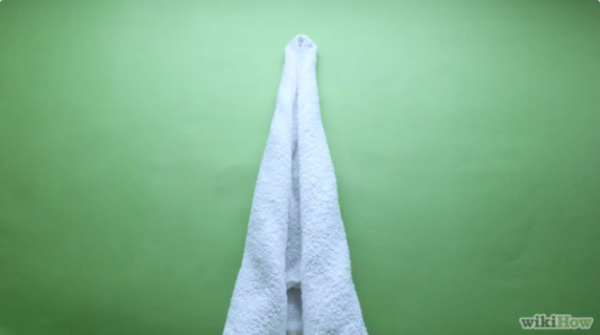Cách xếp chim thiên nga bằng khăn tắm tô điểm cho giường cưới 15