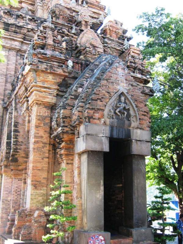 Độc đáo kiến trúc Tháp Bà Ponagar ở Nha Trang 15