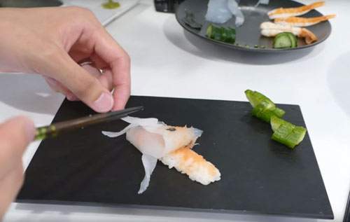 Các bước làm sushi hình con cá ngon - đẹp - lạ mắt 11