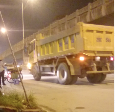 Hà Nội: "Hung thần" xe tải lại lộng hành về đêm 7
