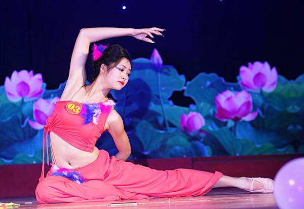 Hoa khôi Học viện An ninh duyên dáng trong vũ điệu "hút hồn" 6