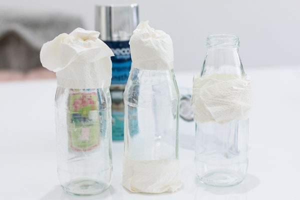 5 cách tái chế chai lọ thủy tinh thành bình cắm hoa siêu đẹp 11