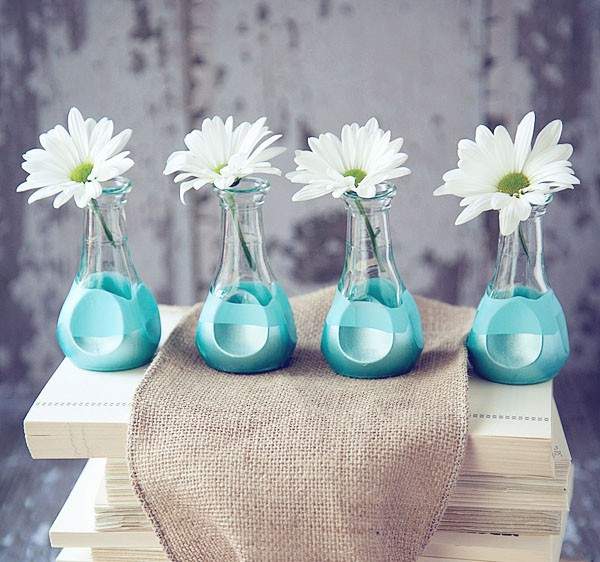 5 cách tái chế chai lọ thủy tinh thành bình cắm hoa siêu đẹp 10