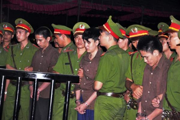 Thảm án ở Bình Phước: Sát thủ đứng không vững khi nhận án tử 20