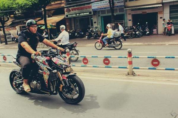 Kawasaki Z1000 độ phong cách mafia Nhật của biker Sài Gòn 9
