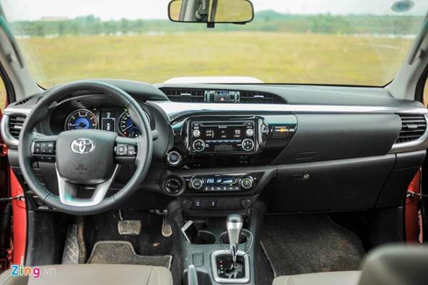 Chi tiết Toyota Hilux bản cao nhất giá gần 900 triệu đồng 5