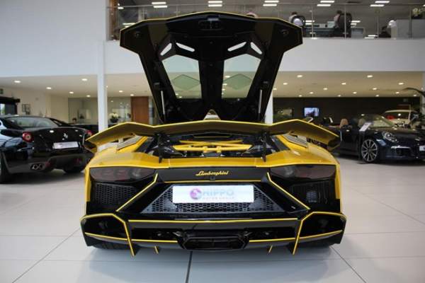 Rao bán siêu xe Lamborghini Aventador mui trần độ 4