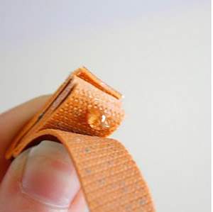 Cách làm băng đô handmade cực "chất" từ chiếc ví cũ 3