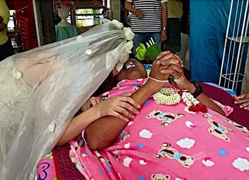 8x Thái Lan quyết kết hôn với bạn trai đã chết 9