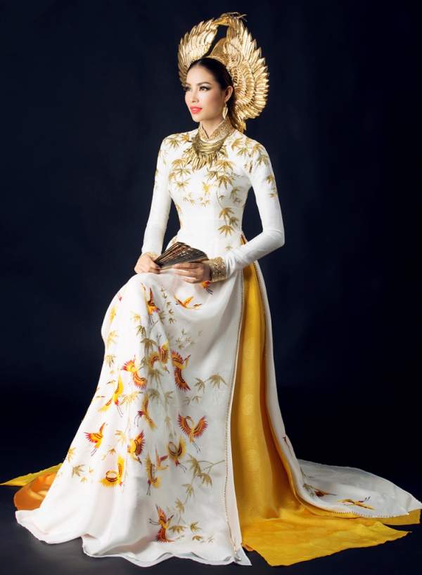 Nhìn lại trang phục đẹp mê hồn của Phạm Hương trong HHHV 2015 9