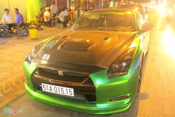 Siêu xe và xe thể thao xếp hàng dài trên phố Sài Gòn 10
