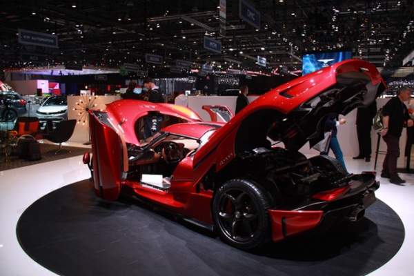 Koenigsegg Regera bản thương mại ra mắt, giá 1,9 triệu USD 5