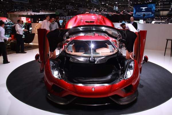 Koenigsegg Regera bản thương mại ra mắt, giá 1,9 triệu USD 2