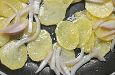 Cơm trộn khoai tây xúc xích thơm ngon con ăn sạch bát 5