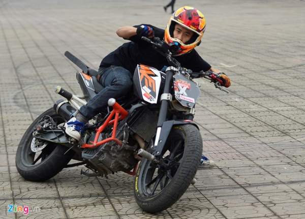 Biker Việt thi tài trình diễn xe mạo hiểm 3