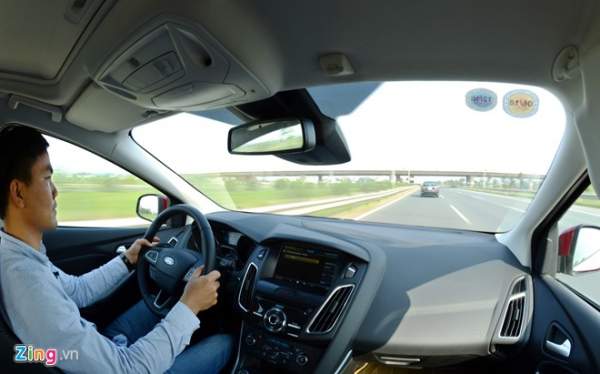 Chạy thử Ford Focus 2016: Lấy công nghệ làm điểm mạnh 2