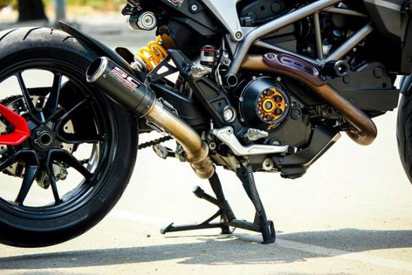 Ducati Hyperstrada sơn phối màu xám đen của biker Sài Gòn 4