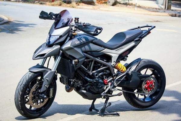Ducati Hyperstrada sơn phối màu xám đen của biker Sài Gòn 2