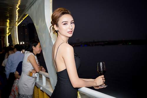 Hoa hậu Ngọc Diễm gợi cảm "tuyệt đối" với eo thon, da trắng ngần 18