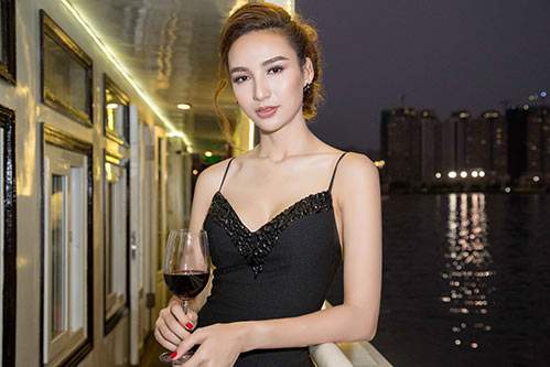 Hoa hậu Ngọc Diễm gợi cảm "tuyệt đối" với eo thon, da trắng ngần 3