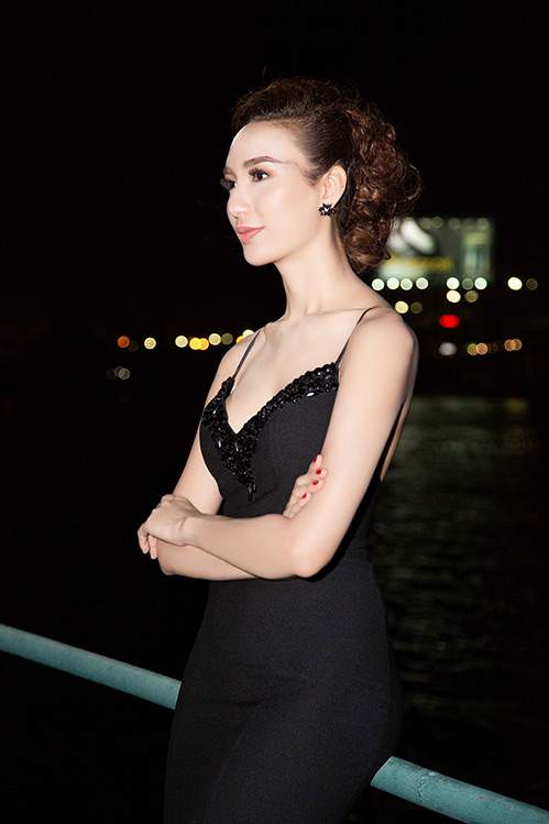 Hoa hậu Ngọc Diễm gợi cảm "tuyệt đối" với eo thon, da trắng ngần 15