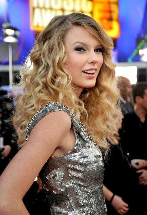 Những kiểu tóc ai cũng thèm muốn của Taylor Swift 9