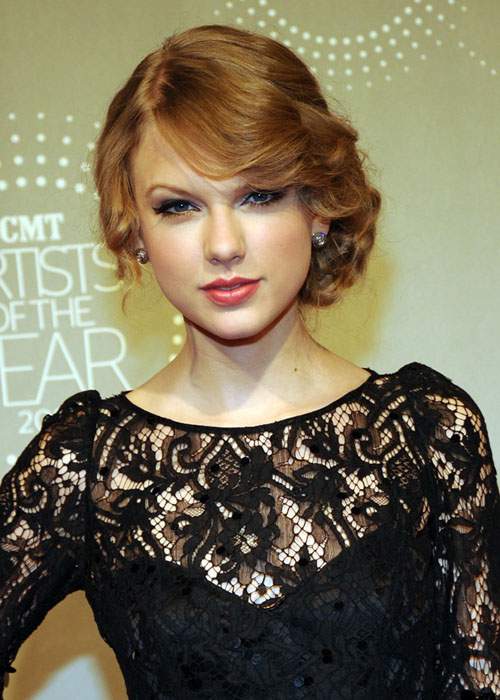 Những kiểu tóc ai cũng thèm muốn của Taylor Swift 15