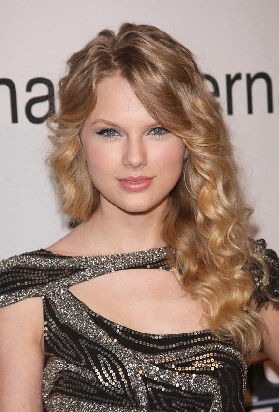 Những kiểu tóc ai cũng thèm muốn của Taylor Swift 12