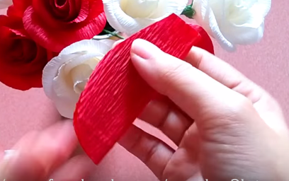 Tổng hợp cách làm hoa hồng bằng giấy nhún "dễ nhất quả đất" 9