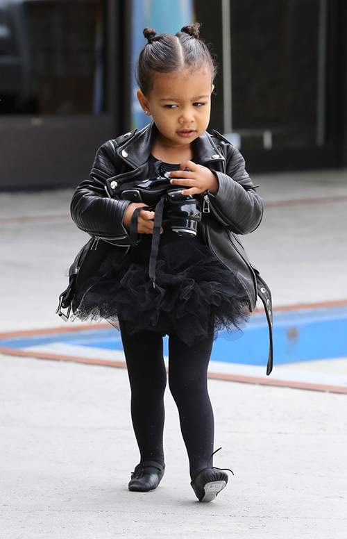 Thời trang sành điệu của con gái Kim Kardashian 24