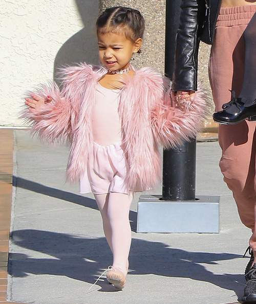 Thời trang sành điệu của con gái Kim Kardashian 6
